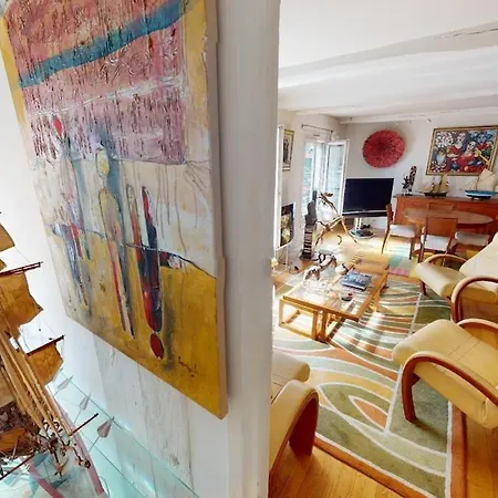 Marais Two Bedroom Haven Apartment