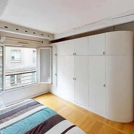 Marais Two Bedroom Haven Apartment